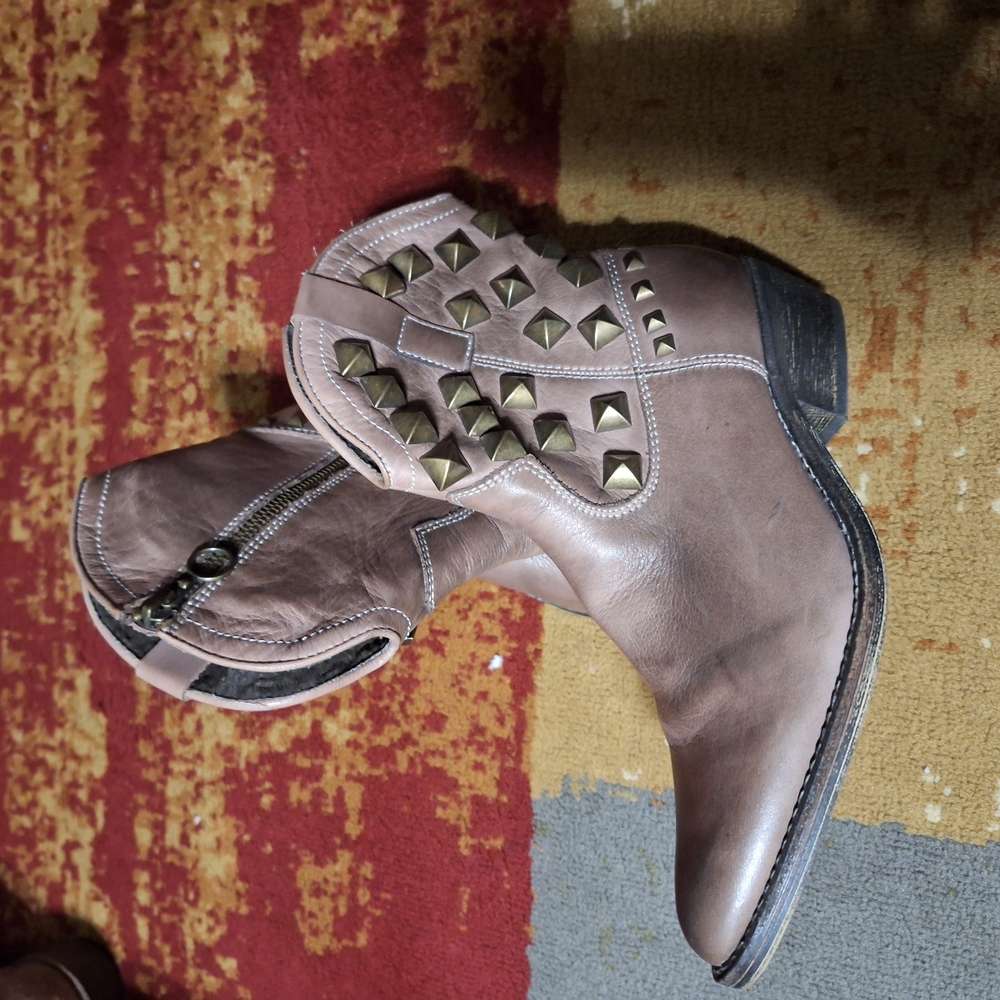 Brown Leather Ankle Boots with Sturdy Sole